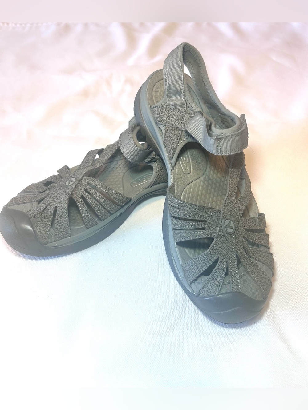 Keen Women's Rose Sandal in Gargoyle/Raven Gray Outdoor Sport Sandals Sz 7